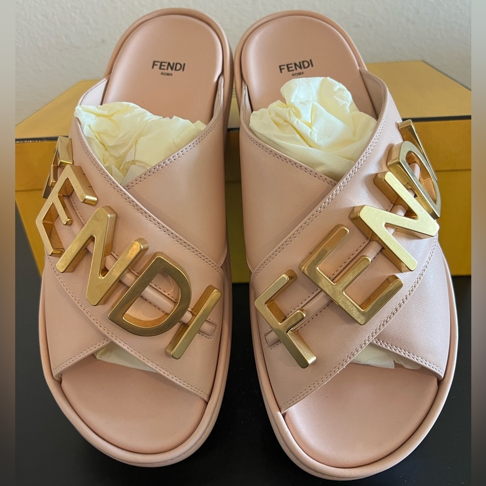 FENDI Vitello Fendigraphy Logo CrissCross Platform Slide Sandal Pink Gold Sz39.5